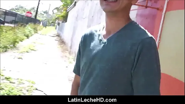 Большие Гетеросексуальный молодой испанский латиноамериканец, опрошенный геем на улице, занимается с ним сексом за деньги в видео от первого лица лучшие фильмы