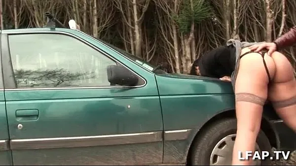 Big Bonne cochonne sodomisee sur le capot de la voiture avec Papy Voyeur best Movies