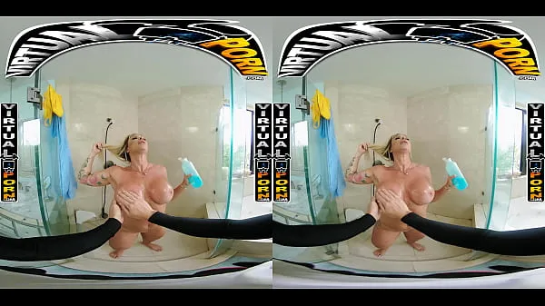 Big Busty Blonde MILF Robbin Banx Seduces Step Son In Shower Phim hay nhất