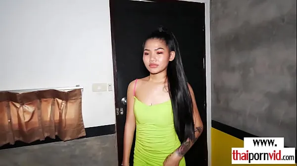 Namtam, petite prostituée thaïlandaise amateur baisée par une grosse bite européenne