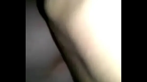 Il buco del culo di una teenager si è spalancato nel primo vero anale